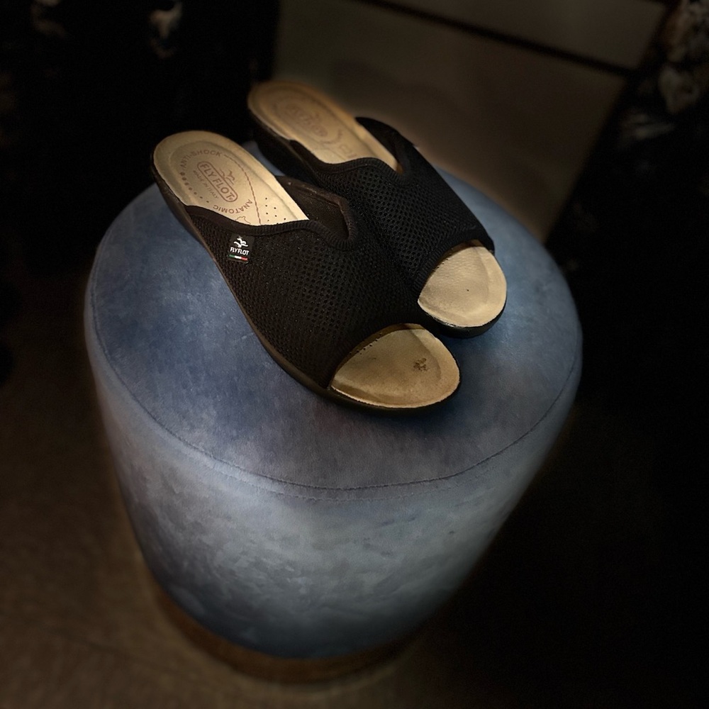 Flyflot Sandals - Picture 3 of 7